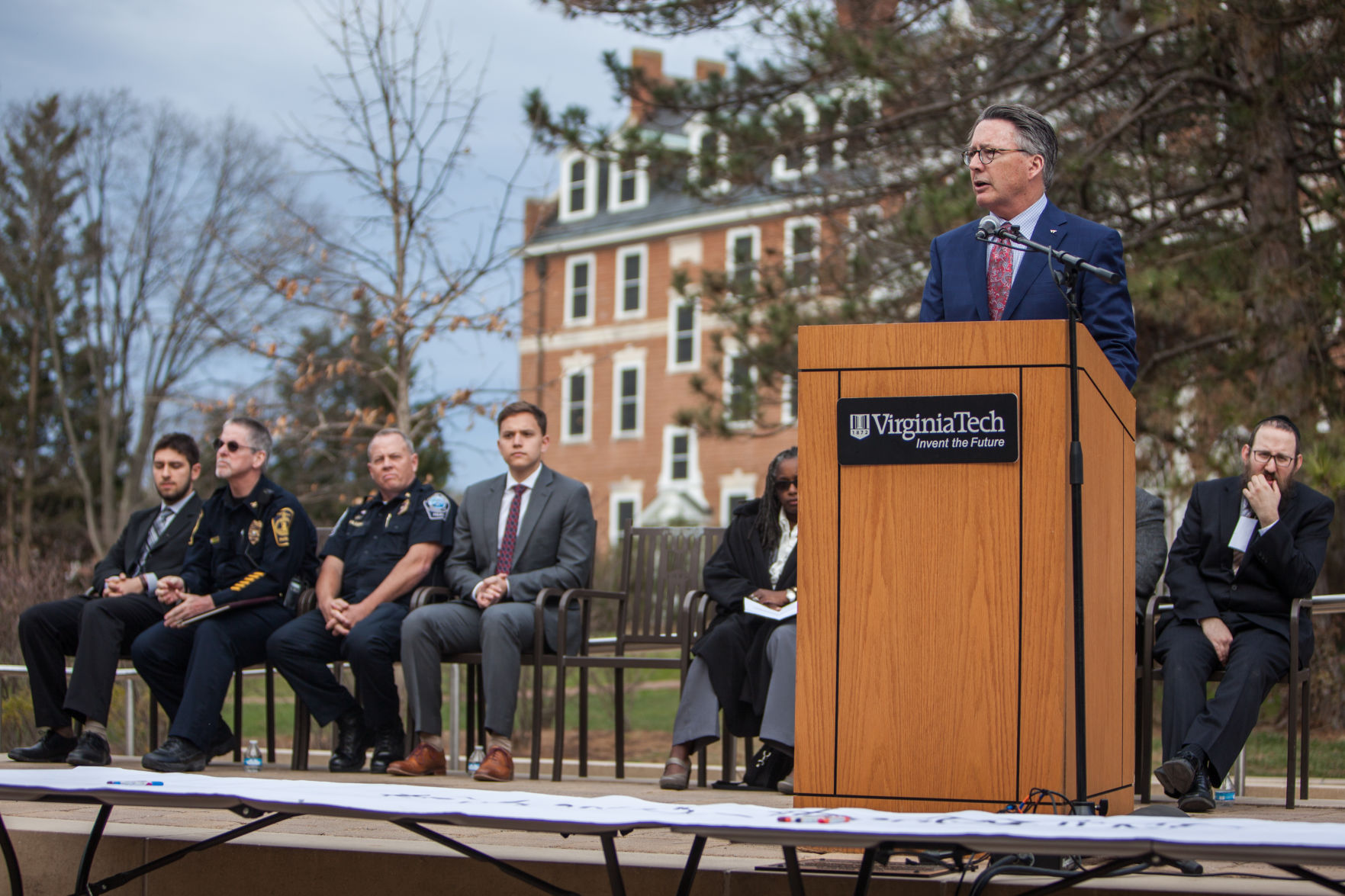 Jewish community holds solidarity event